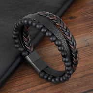 Bracelet homme en cuir noir et marron tressé avec perles volcaniques mates et fermoir métallique noir mat.