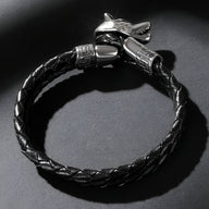 Bracelet homme en cuir noir tressé double cordon avec tête de loup métallique argentée.