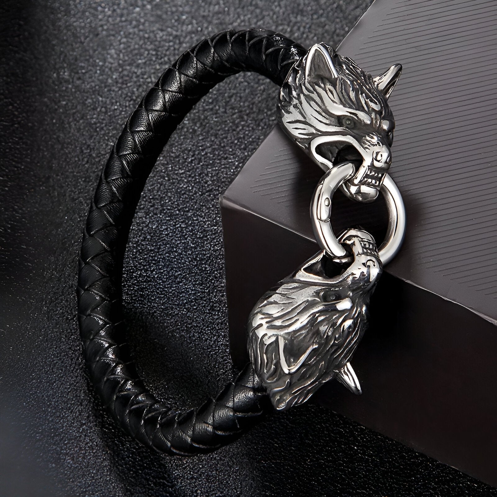 Bracelet en cuir, double tête de loup, pour homme, modèle Ravus - La Boutique du Bracelet