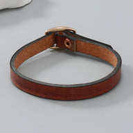 Bracelet en cuir marron élégant avec fermeture bouton-pression métallique dorée, modèle Magalie.