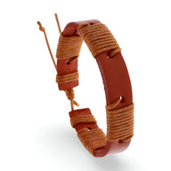 Bracelet homme en cuir marron entrelacé de fils tressés, style décontracté.