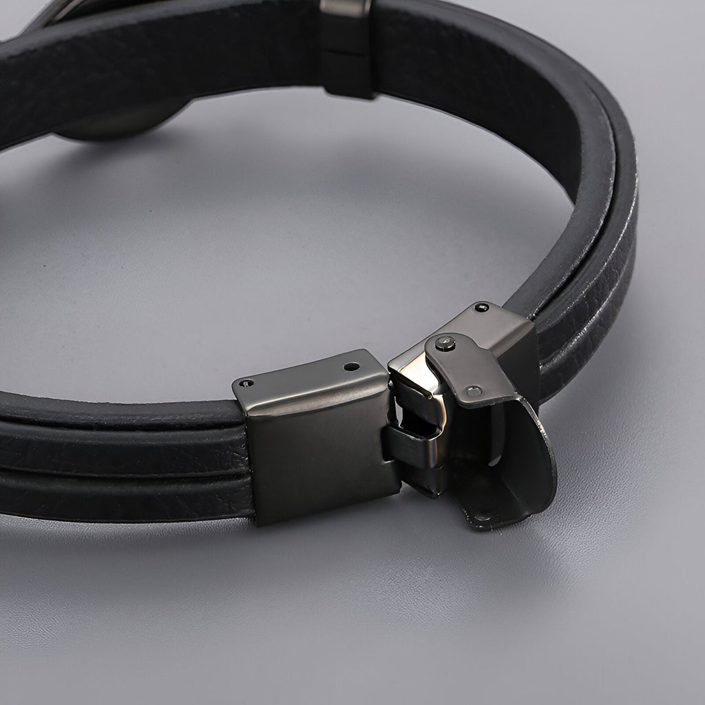 Bracelet noir en cuir doublé avec motif infini en acier inoxydable noir mat.