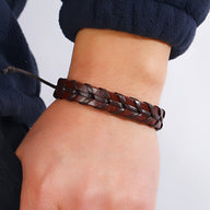 Bracelet en cuir tressé marron foncé style rétro pour homme, modèle Georgio, fermoir ajustable.