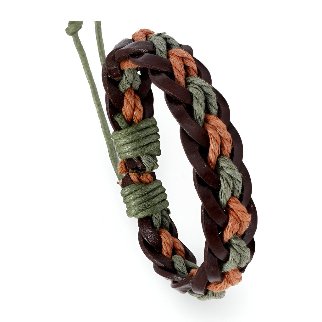 Bracelet en cuir tressé marron, vert et orange avec détails torsadés, style mixte.
