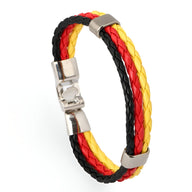 Bracelet en cuir tressé noir, rouge et jaune avec fermoir métallique argenté, modèle Nile.