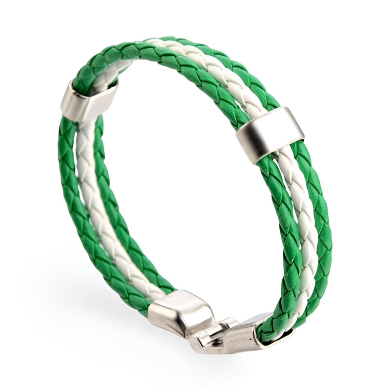 Bracelet mixte en cuir microfibre tressé vert et blanc avec fermoir métallique argenté.