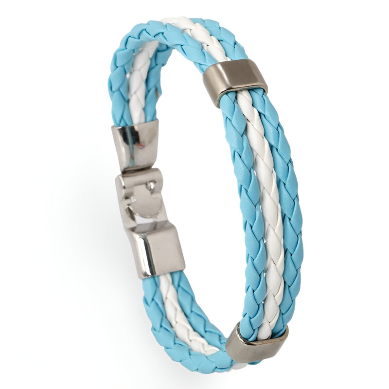 Bracelet mixte en cuir microfibre tressé bleu clair et blanc avec fermoir métallique argenté.