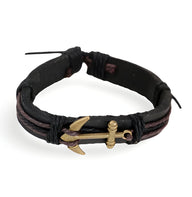 Bracelet en cuir noir avec motif ancre marine dorée et détails en corde marron, style mixte.