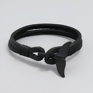 Bracelet homme en cuir noir avec motif queue de baleine en métal mat noir.