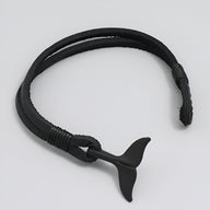 Bracelet en cuir noir pour homme avec fermoir en forme de queue de baleine élégante.