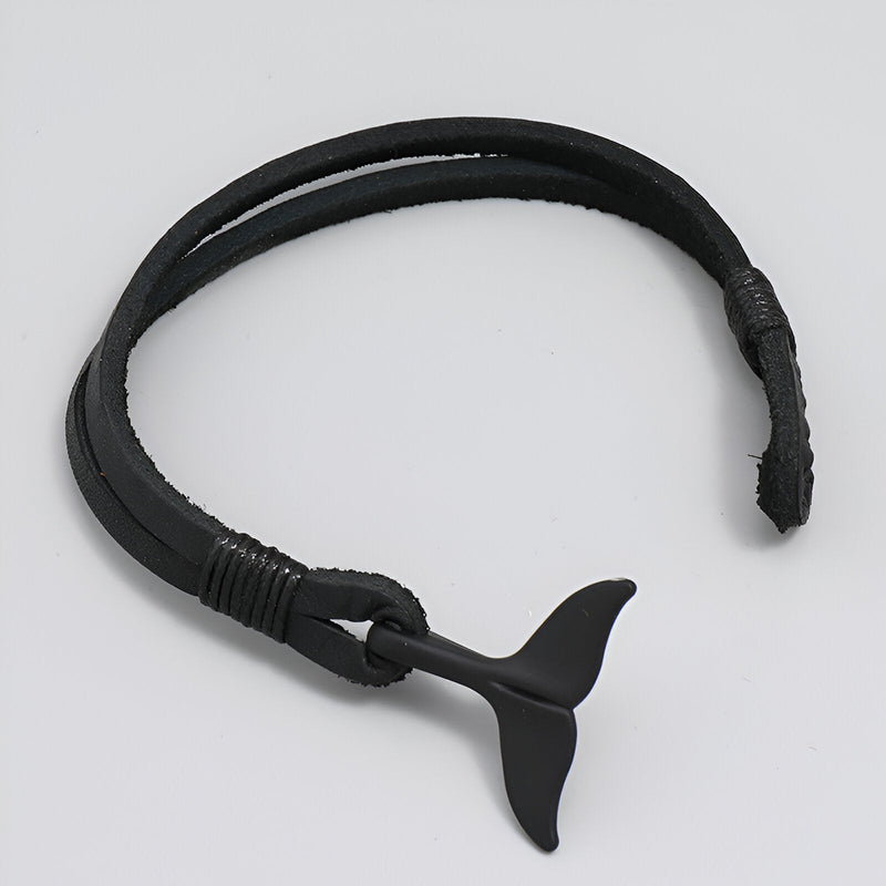 Bracelet en cuir noir pour homme avec fermoir en forme de queue de baleine élégante.