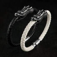 Bracelets en cuir tressé noir et blanc avec tête de dragon métallique argentée, fermoir magnétique.