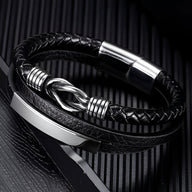 Bracelet en cuir noir multi-rangs avec motif tressé, fermoir magnétique en acier inoxydable, design masculin élégant.