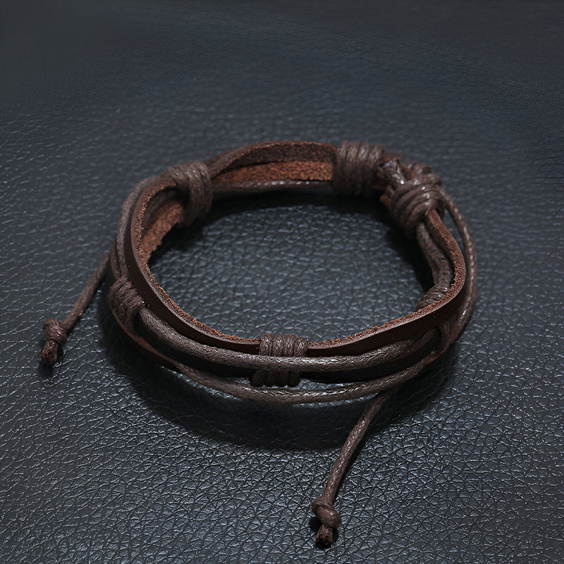 Bracelet multi-rangs en cuir café avec cordons ajustables pour homme, modèle Zéphyr.