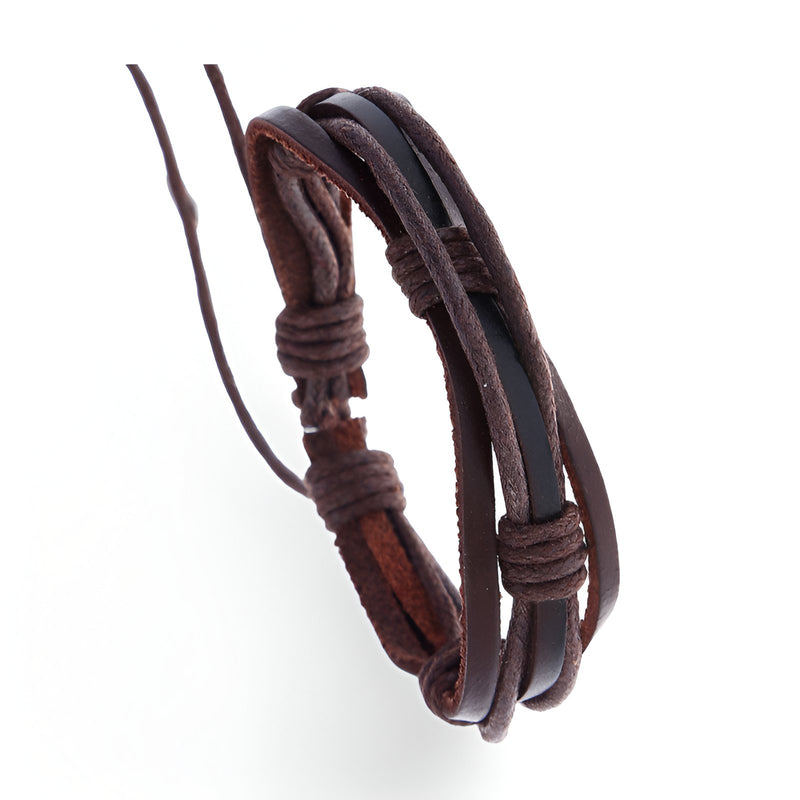Bracelet homme multi-rangs en cuir café avec nœuds et lien ajustable.