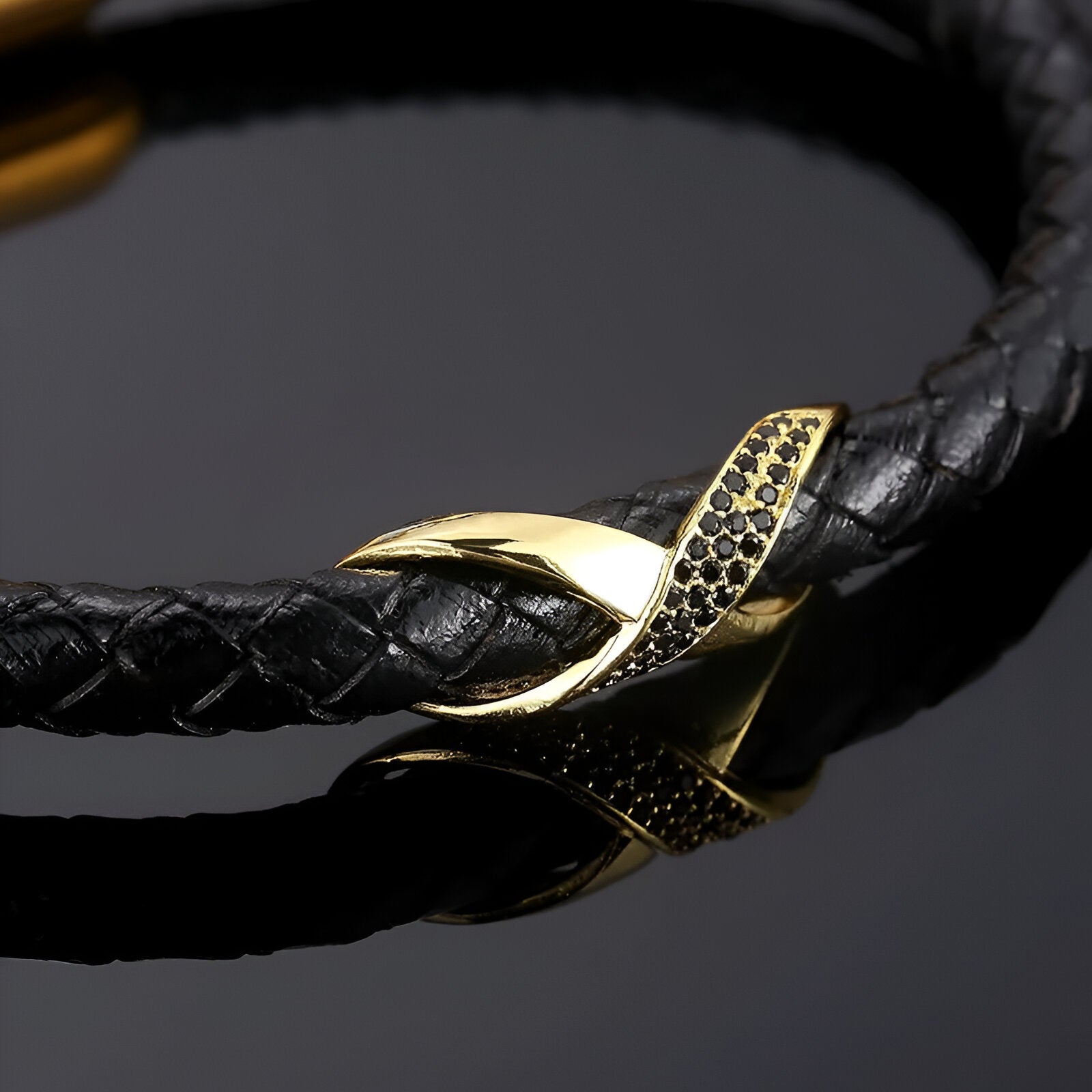 Bracelet en cuir, nœud central en acier, modèle Valor - La Boutique du Bracelet