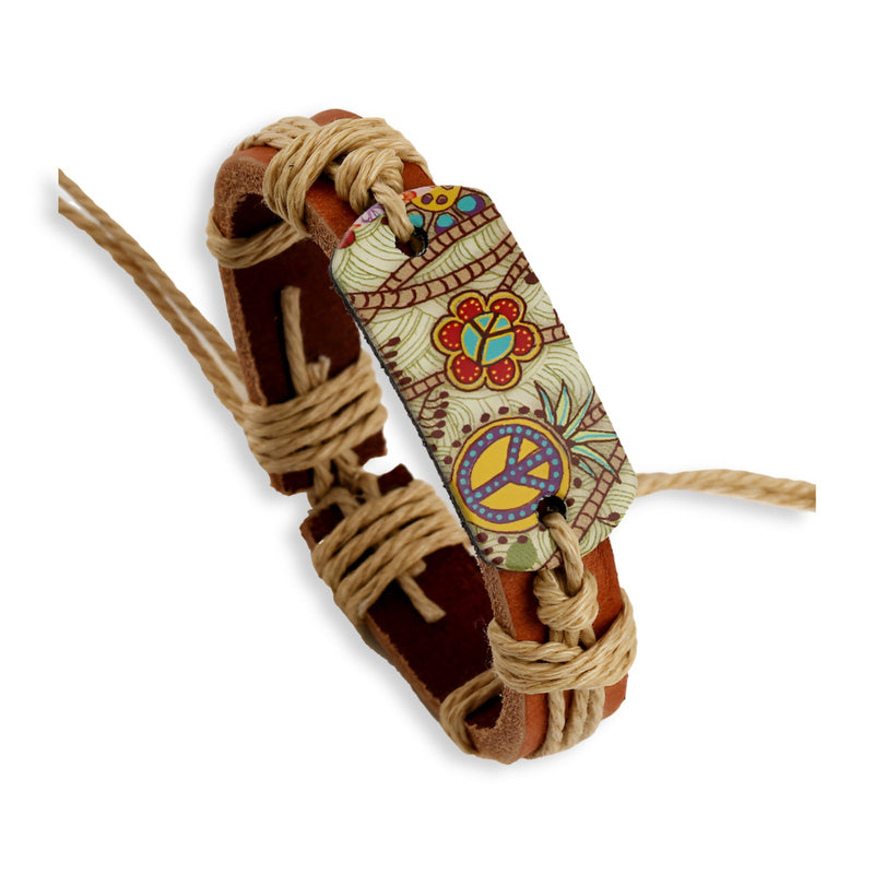 Bracelet en cuir marron avec cordons beige et écusson coloré Peace and Love pour homme.