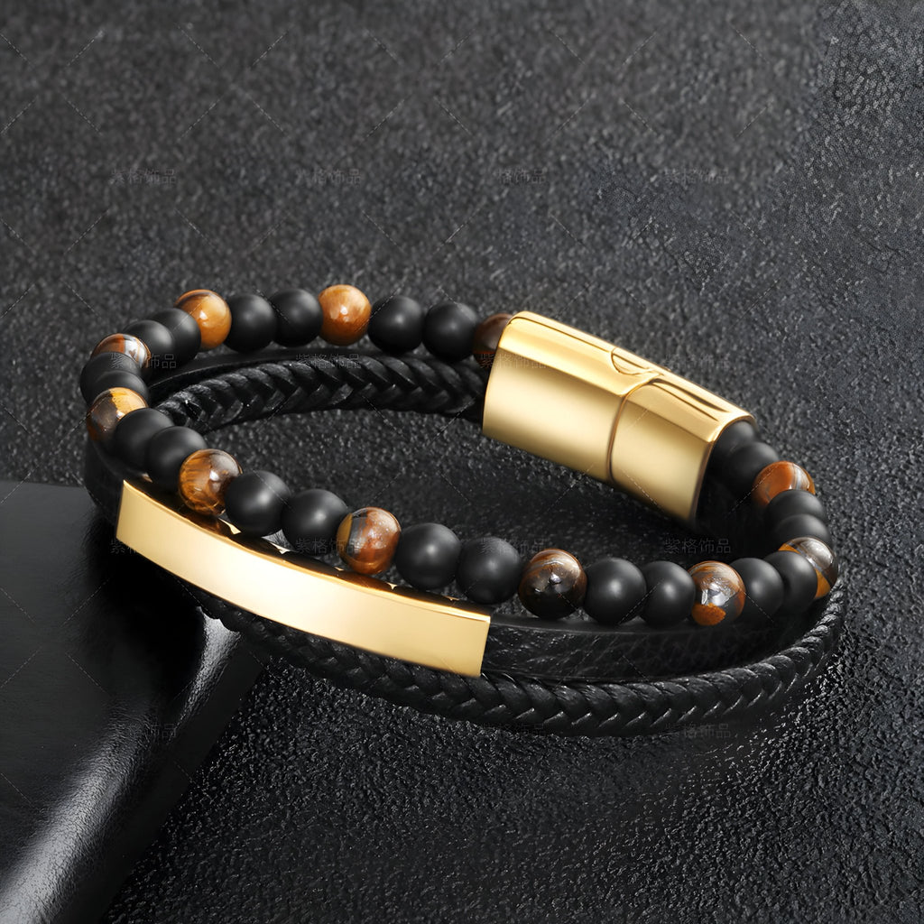 Bracelet pour homme en cuir noir tressé avec perles naturelles oeil de tigre et fermoir doré mat.
