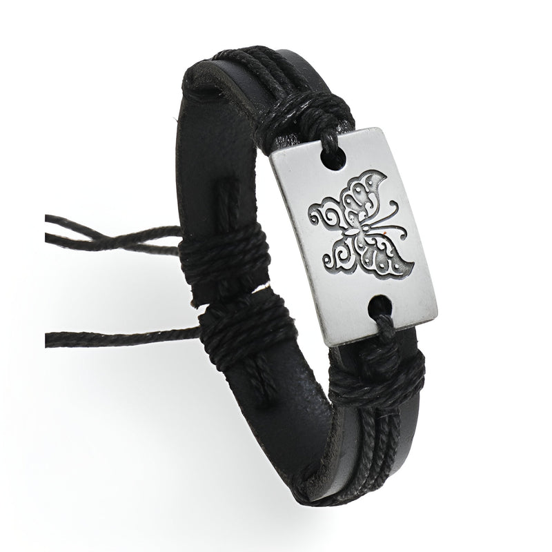 Bracelet en cuir noir avec plaque métallique argentée ornée d'un motif papillon gravé, style unisexe.