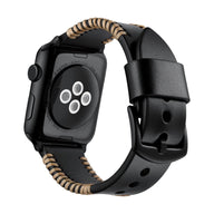 Bracelet en cuir noir pour Apple Watch avec couture contrastée beige et boucle noire en acier, design moderne et masculin.