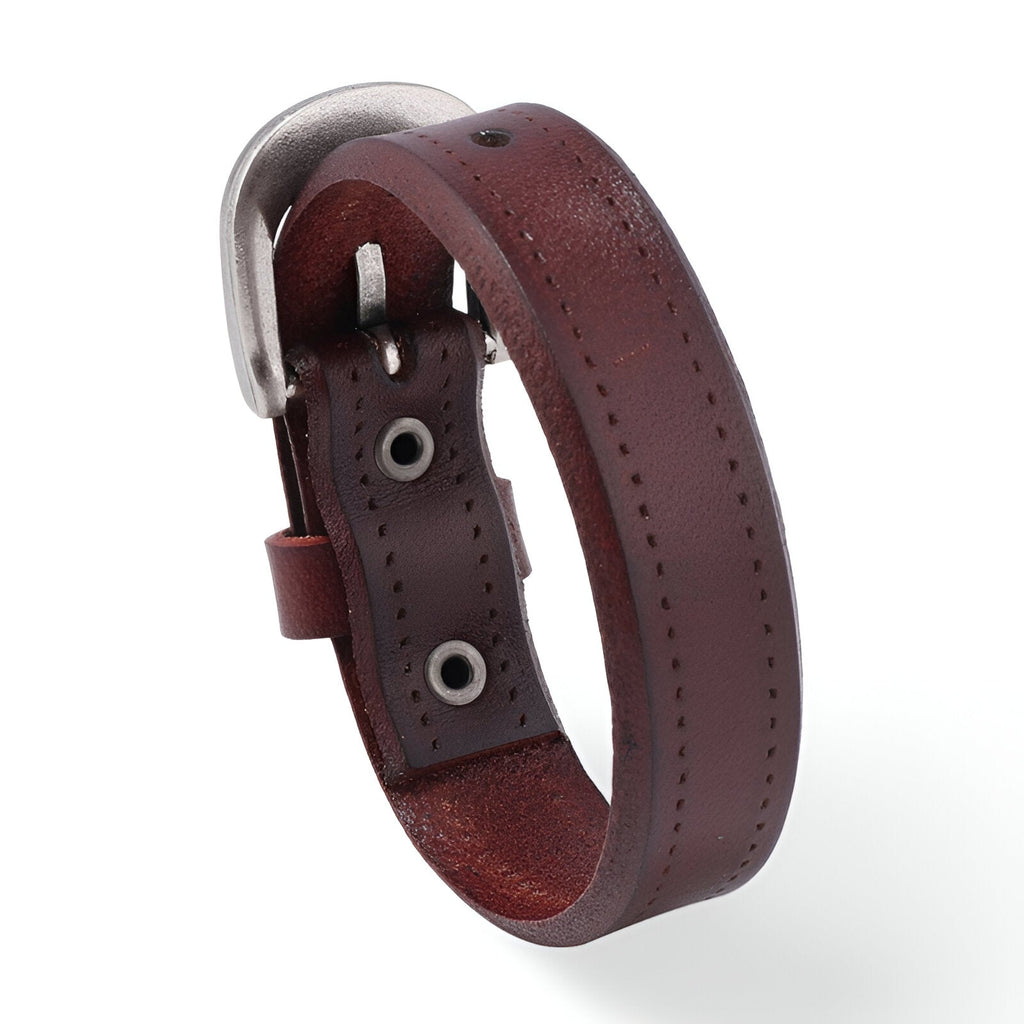 Bracelet en cuir café pour homme avec boucle ardillon en métal argenté, style simple et épuré.
