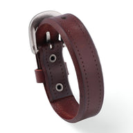 Bracelet en cuir café pour homme avec boucle ardillon en métal argenté, style simple et épuré.