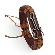 Bracelet en cuir marron avec cordons tressés orange et charm guitare en métal argenté.