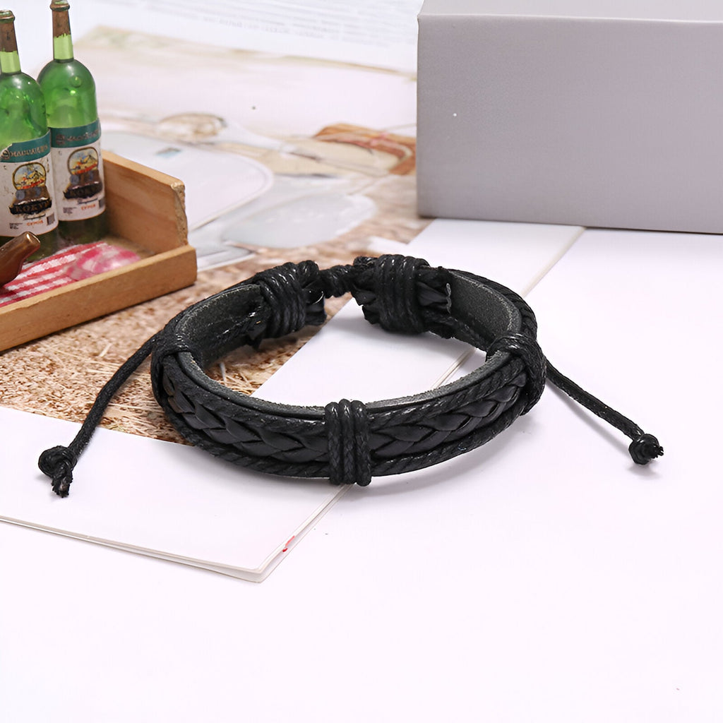 Bracelet en cuir noir tressé, style simple et ajustable avec cordons noués, modèle Shiloh.