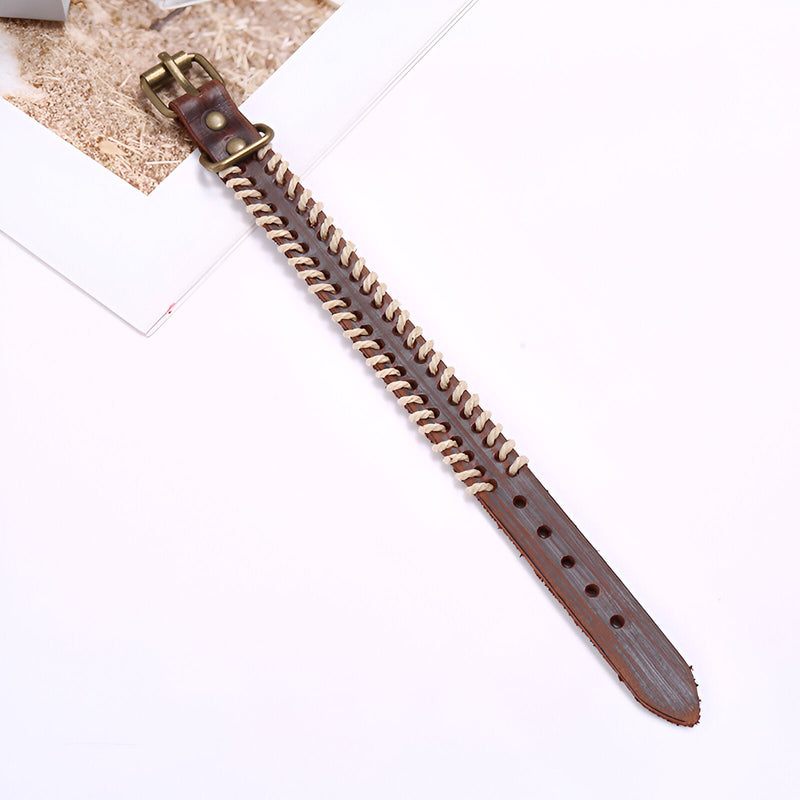 Bracelet en cuir marron tressé, finitions couture beige, fermoir à boucle métallique antique.