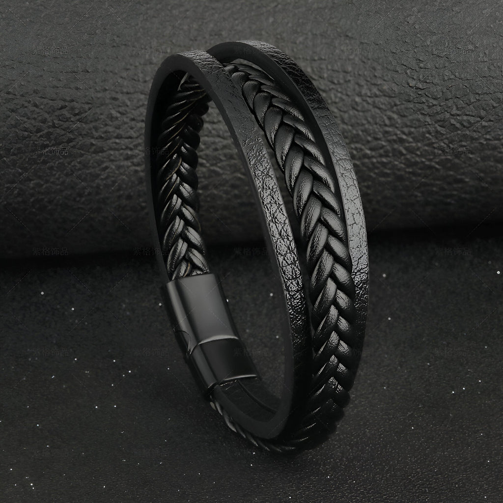 Bracelet en cuir noir tressé avec fermeture magnétique mate, style moderne pour homme.