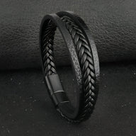 Bracelet en cuir noir tressé avec fermeture magnétique mate, style moderne pour homme.