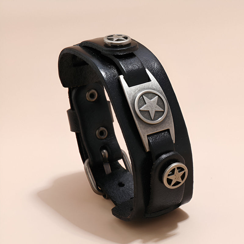 Bracelet en cuir noir pour homme avec trois étoiles métalliques argentées design Falcon.