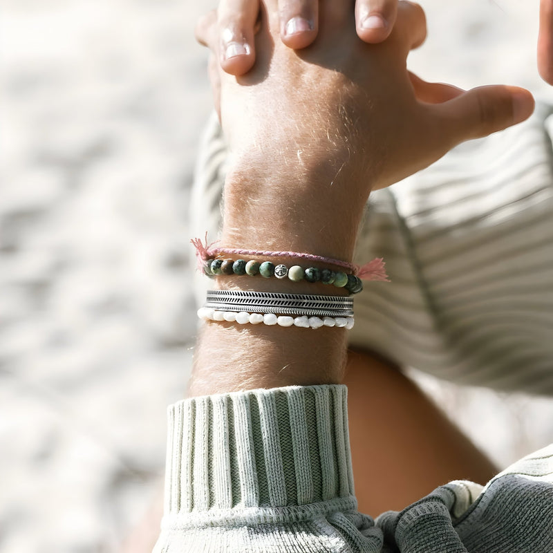 Bracelet homme en cuivre plaqué argent avec perles noires et blanches, style élégant et waterproof.