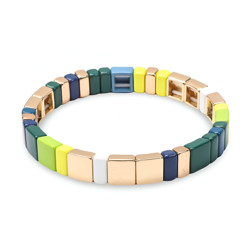 Bracelet en émail multicolore aux teintes vertes, bleues, jaunes et dorées, style moderne pour femme.