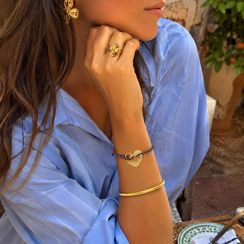Pulsera de hilo trenzado, medallón dorado brillante, joya delicada para acompañar su estilo a diario, modelo Sumia