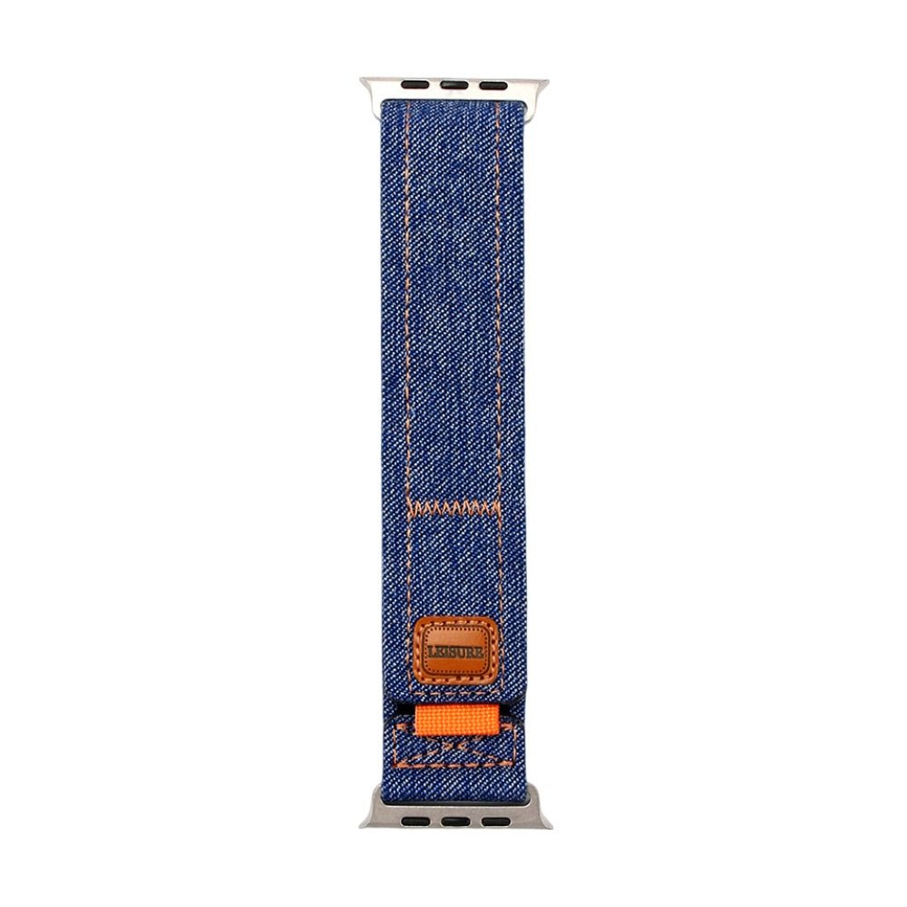 Bracelet Apple Watch en denim bleu foncé avec coutures orange et patch cuir marron.