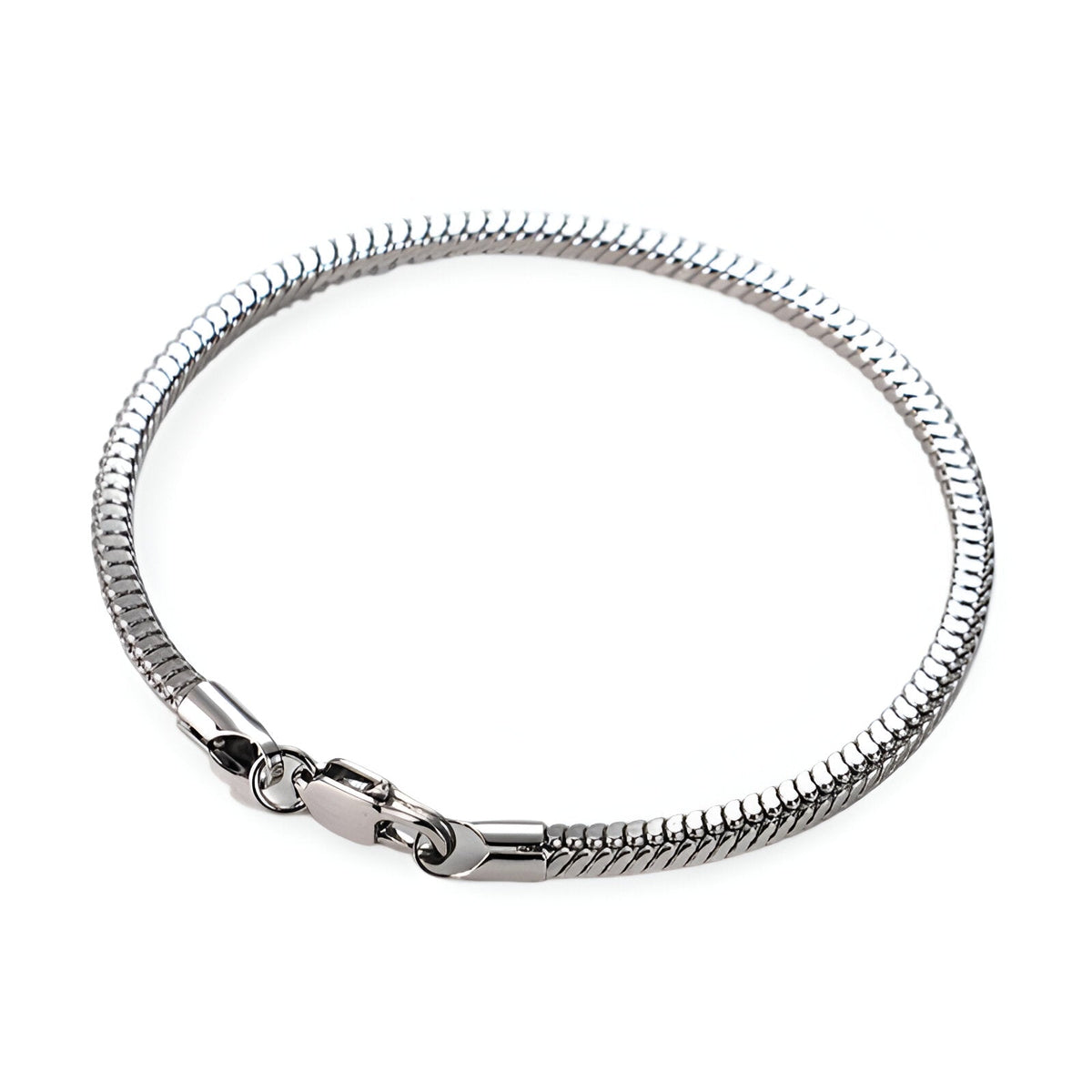 Bracelet en maille serpent argenté en acier inoxydable, fermeture mousqueton, modèle Dolia.