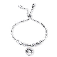 Bracelet en maille argentée avec pendentif arbre de vie en titane orné de zircon synthétique.