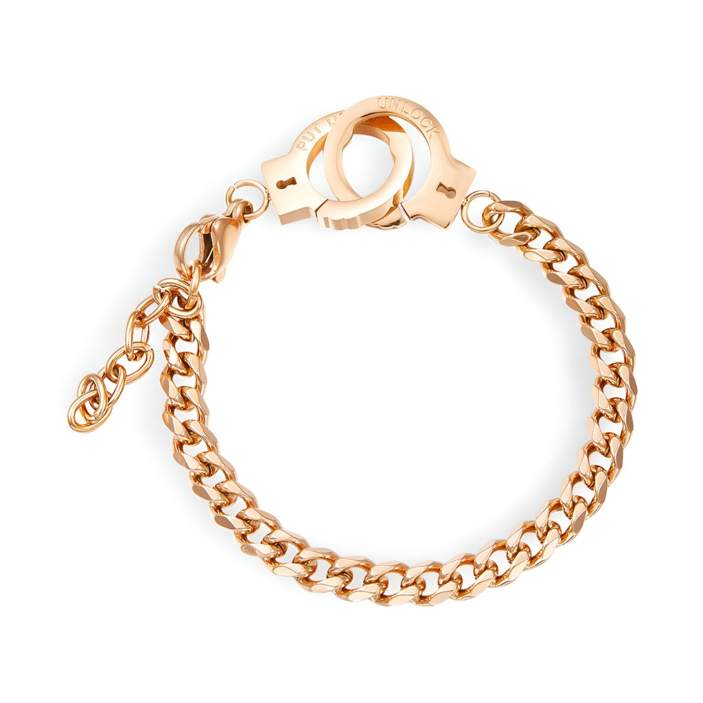Bracelet femme en acier inoxydable or rosé avec maillons larges et fermoir menotte rond.