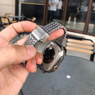 Bracelet en maille V épaisse argentée, boucle ajustable pour Apple Watch, tenue sécurisée.