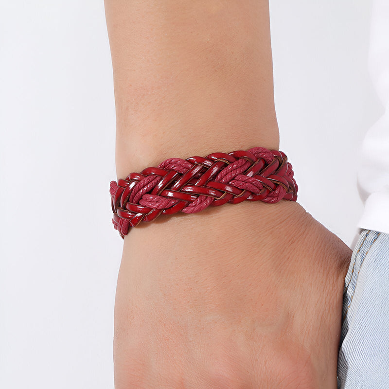 Bracelet homme en microfibre rouge tressée avec corde entrelacée, style robuste et élégant.