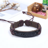 Bracelet noir en microfibre avec grande plume gravée, réglable, style mixte, modèle Penna.