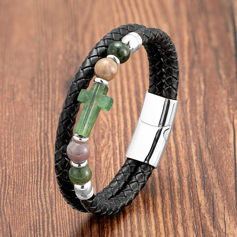 Bracelet homme en microfibre tressée noire avec croix en pierre verte et perles multicolores, fermoir métallique argenté.