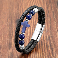 Bracelet homme en cuir tressé noir avec perles bleues et croix chrétienne en pierre lapis-lazuli, fermoir métal argenté.