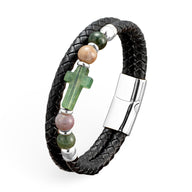 Bracelet homme microfibre noire tressée avec croix verte en pierre et perles multicolores, fermoir argenté brillant.