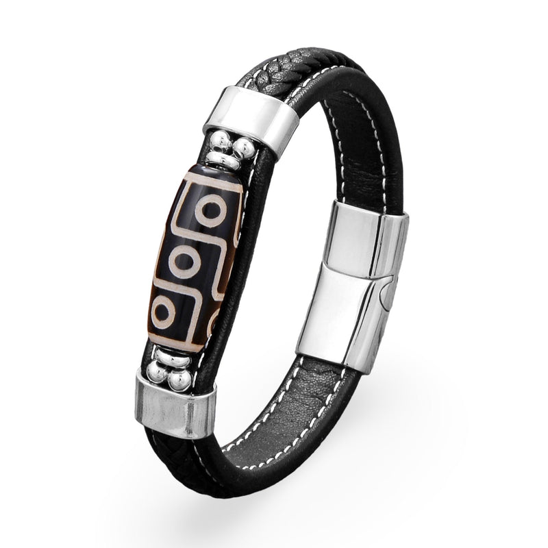 Bracelet homme en microfibre noire avec motif tibétain gravé sur pièce centrale et fermoir argenté brillant.