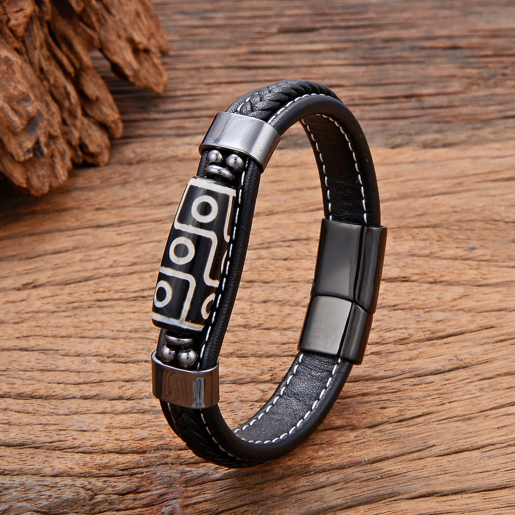 Bracelet homme en microfibre noire avec plaque tibétaine noire et blanche, fermoir aimanté acier inoxydable.