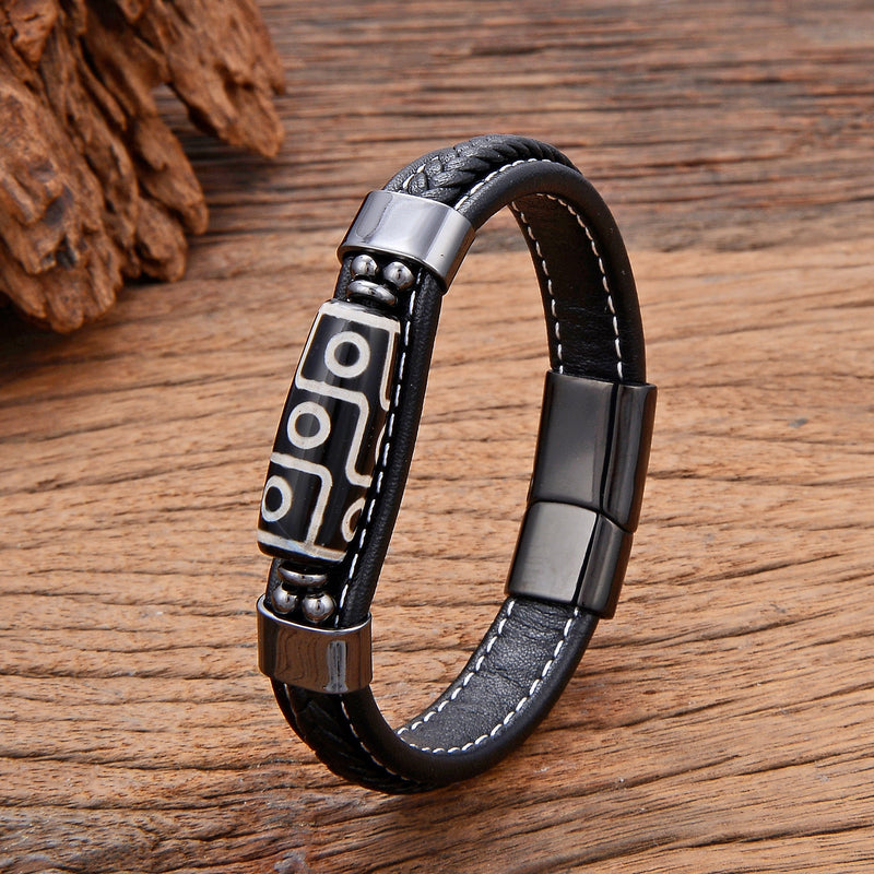 Bracelet homme en microfibre noire avec plaque tibétaine noire et blanche, fermoir aimanté acier inoxydable.