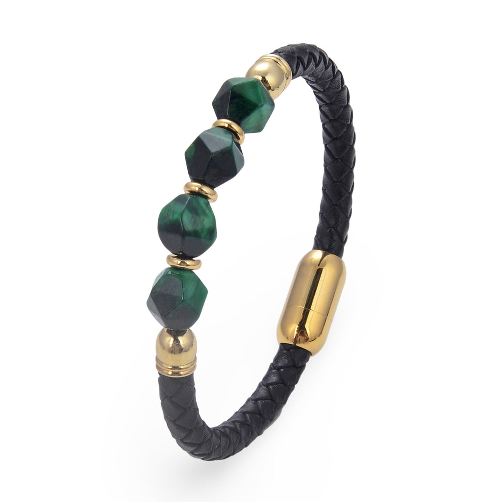 Bracelet homme microfibre noir tressé orné de pierres naturelles vertes et fermoir doré brillant.