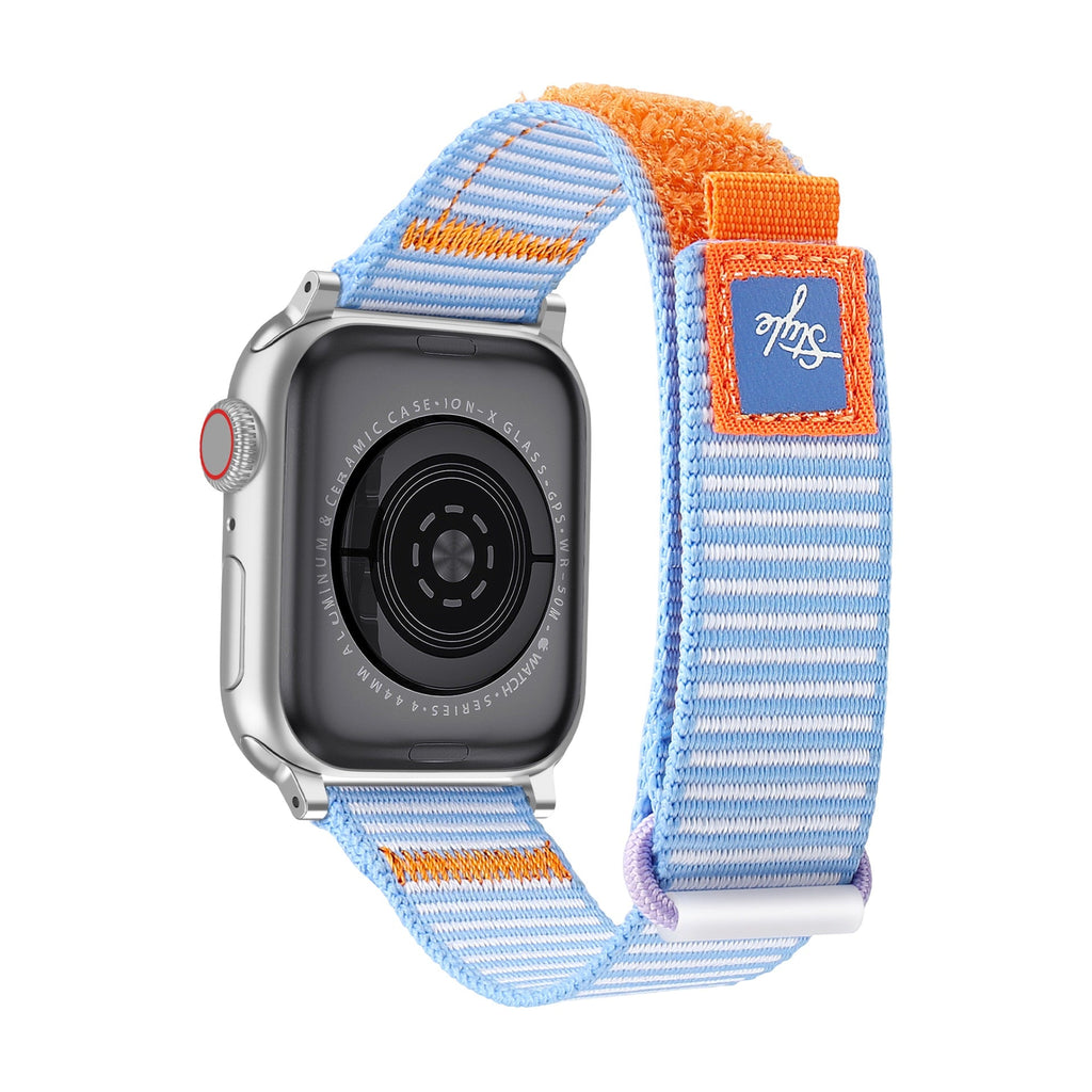 Bracelet nylon rayé bleu clair et orange, résistant, ajustable pour Apple Watch.